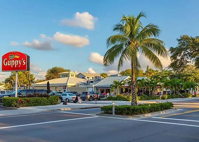 Direct Gulf Front Condo, Private Balcony, Heated Pool, Walkable Indian Rocks Apartment