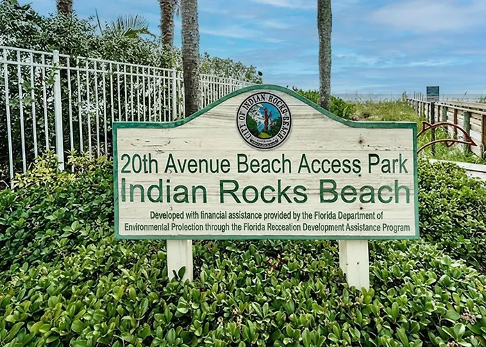 Direct Gulf Front Condo, Private Balcony, Heated Pool, Walkable Indian Rocks Apartment *