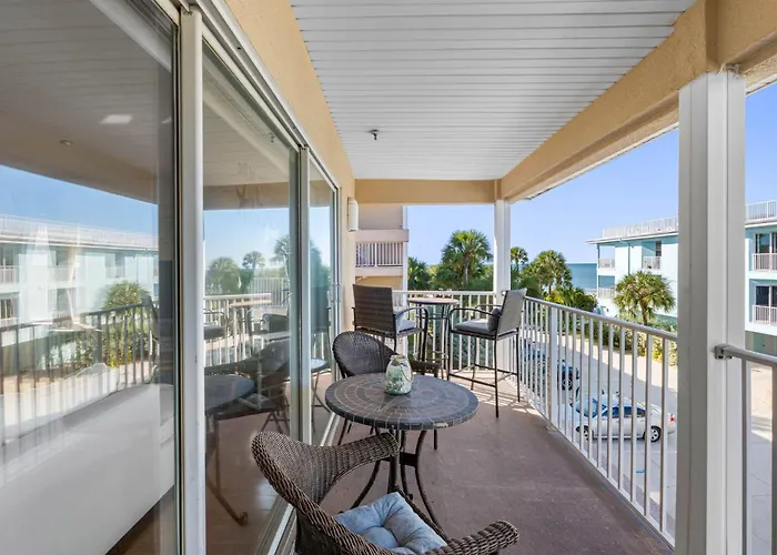 Direct Gulf Front Condo, Private Balcony, Heated Pool, Walkable Indian Rocks