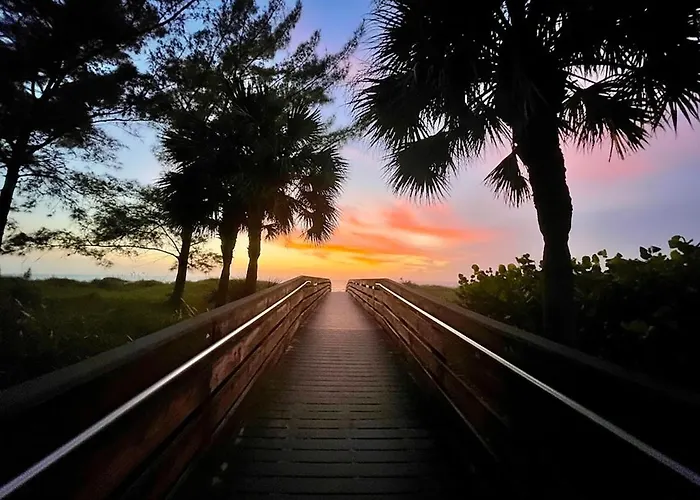 Direct Gulf Front Condo, Private Balcony, Heated Pool, Walkable Indian Rocks Apartment *