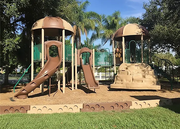 Direct Gulf Front Condo, Private Balcony, Heated Pool, Walkable Indian Rocks *