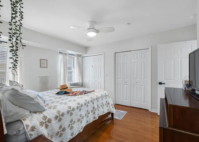 Apartment Direct Gulf Front Condo, Private Balcony, Heated Pool, Walkable Indian Rocks *
