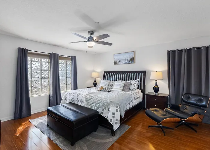 Direct Gulf Front Condo, Private Balcony, Heated Pool, Walkable Indian Rocks Clearwater Beach