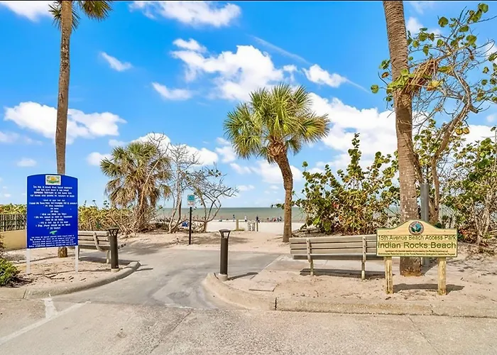 Direct Gulf Front Condo, Private Balcony, Heated Pool, Walkable Indian Rocks *