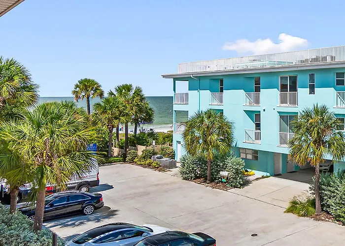 Direct Gulf Front Condo, Private Balcony, Heated Pool, Walkable Indian Rocks * Clearwater Beach