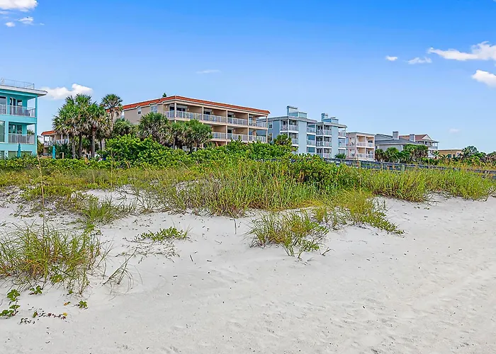 Direct Gulf Front Condo, Private Balcony, Heated Pool, Walkable Indian Rocks Clearwater Beach