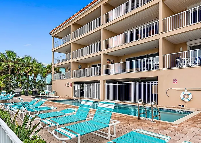 Direct Gulf Front Condo, Private Balcony, Heated Pool, Walkable Indian Rocks Clearwater Beach
