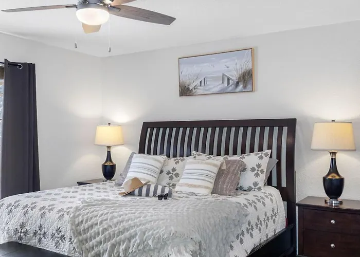 Direct Gulf Front Condo, Private Balcony, Heated Pool, Walkable Indian Rocks