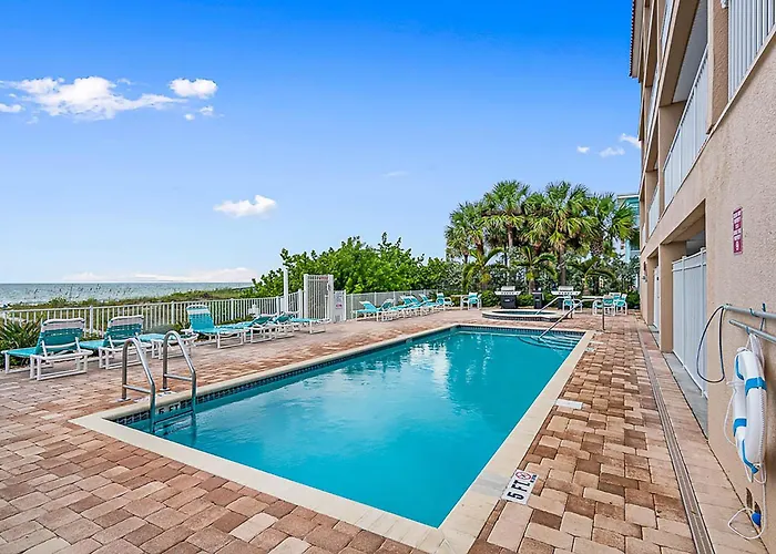Apartment Direct Gulf Front Condo, Private Balcony, Heated Pool, Walkable Indian Rocks