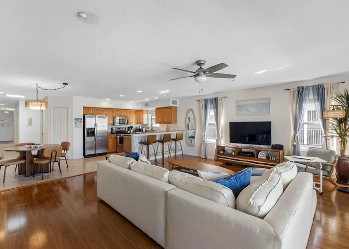 Direct Gulf Front Condo, Private Balcony, Heated Pool, Walkable Indian Rocks Clearwater Beach