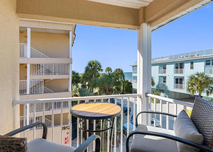Direct Gulf Front Condo, Private Balcony, Heated Pool, Walkable Indian Rocks Clearwater Beach