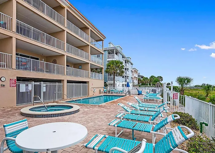 Apartment Direct Gulf Front Condo, Private Balcony, Heated Pool, Walkable Indian Rocks Clearwater Beach