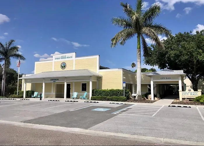 Direct Gulf Front Condo, Private Balcony, Heated Pool, Walkable Indian Rocks