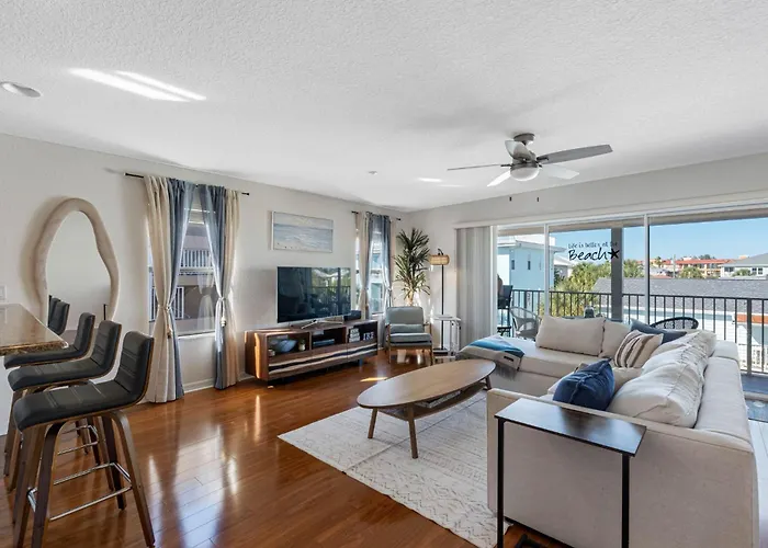 Direct Gulf Front Condo, Private Balcony, Heated Pool, Walkable Indian Rocks Clearwater Beach