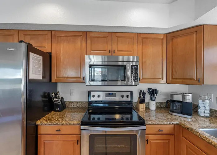 Apartment Direct Gulf Front Condo, Private Balcony, Heated Pool, Walkable Indian Rocks *