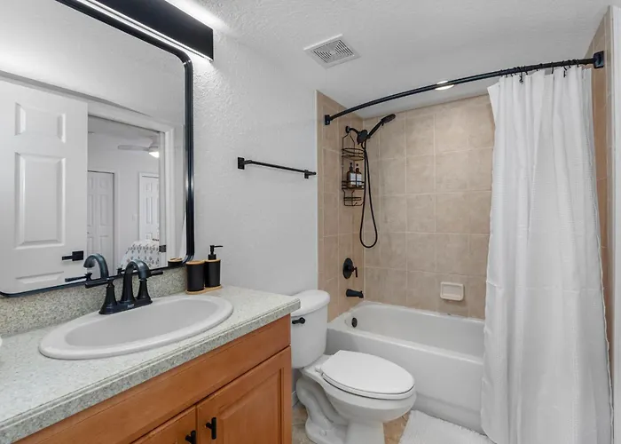 Apartment Direct Gulf Front Condo, Private Balcony, Heated Pool, Walkable Indian Rocks *