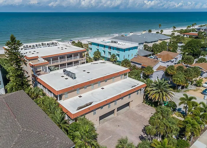 Direct Gulf Front Condo, Private Balcony, Heated Pool, Walkable Indian Rocks *