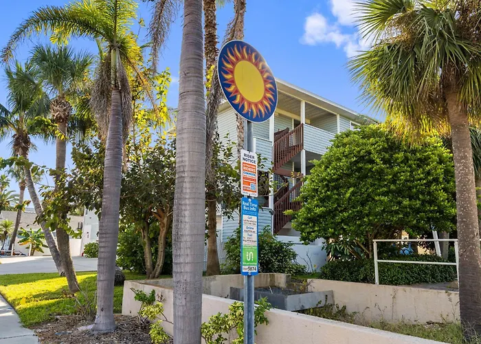 Direct Gulf Front Condo, Private Balcony, Heated Pool, Walkable Indian Rocks * Clearwater Beach