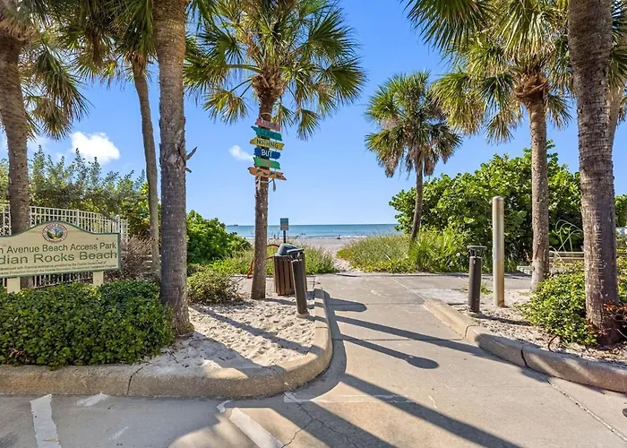 Apartment Direct Gulf Front Condo, Private Balcony, Heated Pool, Walkable Indian Rocks Clearwater Beach