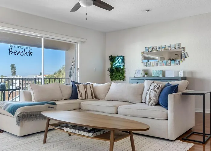 Direct Gulf Front Condo, Private Balcony, Heated Pool, Walkable Indian Rocks Apartment *