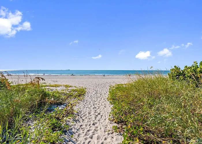 Direct Gulf Front Condo, Private Balcony, Heated Pool, Walkable Indian Rocks Apartment Clearwater Beach